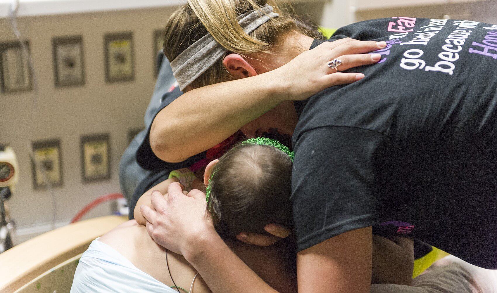Texas Children’s nurse Jennifer Pitlik hugs mom and girls before surgery (Credit: Allen S. Kramer/Texas Children’s Hospital)