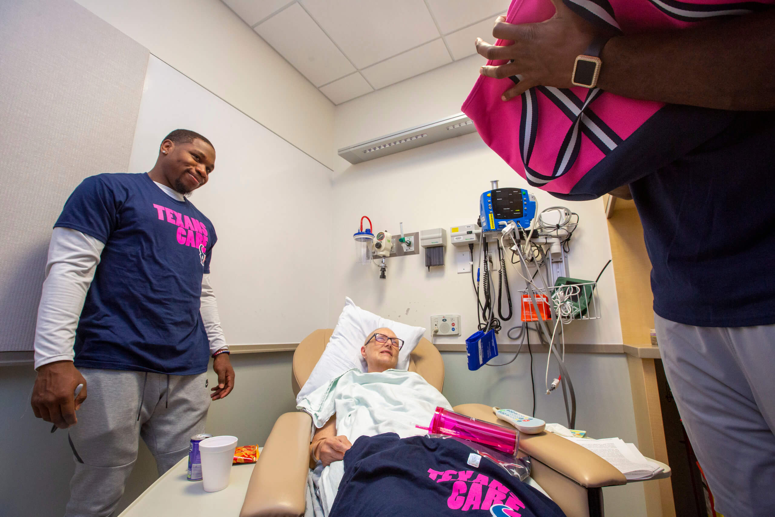 Houston Texans players DeAndre Carter and Roderick Johnson brightened the day for breast cancer patients who were receiving treatments at three Houston Methodist Hospital locations.